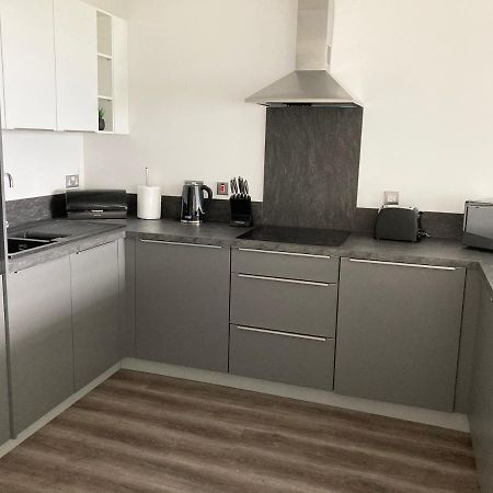 Impressive Newly Built Apartment コンウィ エクステリア 写真