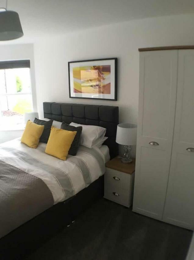 Impressive Newly Built Apartment コンウィ エクステリア 写真